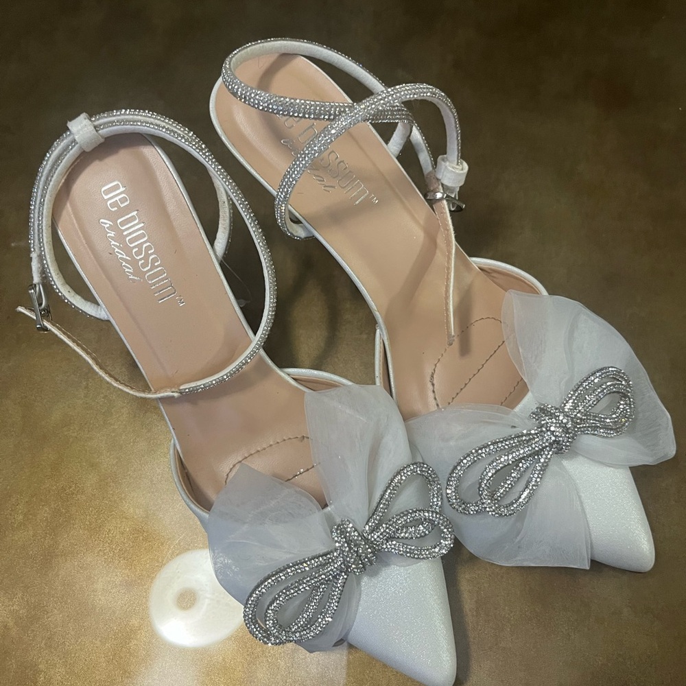 De Blossom Collection Silver White Heels with Bow Detail